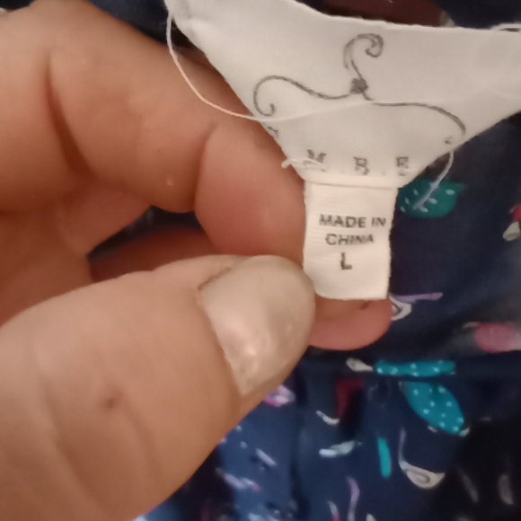 Cute woman's sheer top - Picture 6 of 7